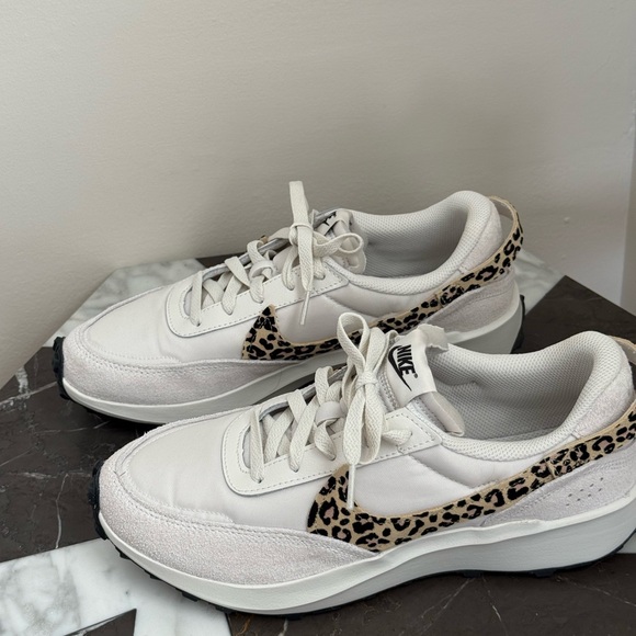 Nike White Athletic Sneakers with Leopard Print Trim Nike Women’s Debut - Picture 4 of 4
